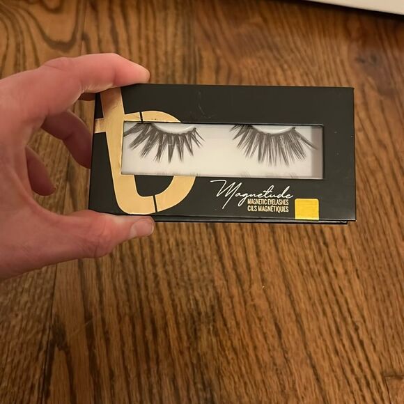 Magnetude Magnetic Eyelashes - Picture 1 of 4
